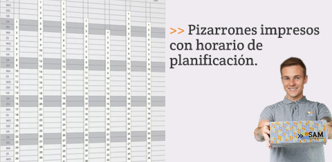 Pizarrones impresos con horario de planificación.